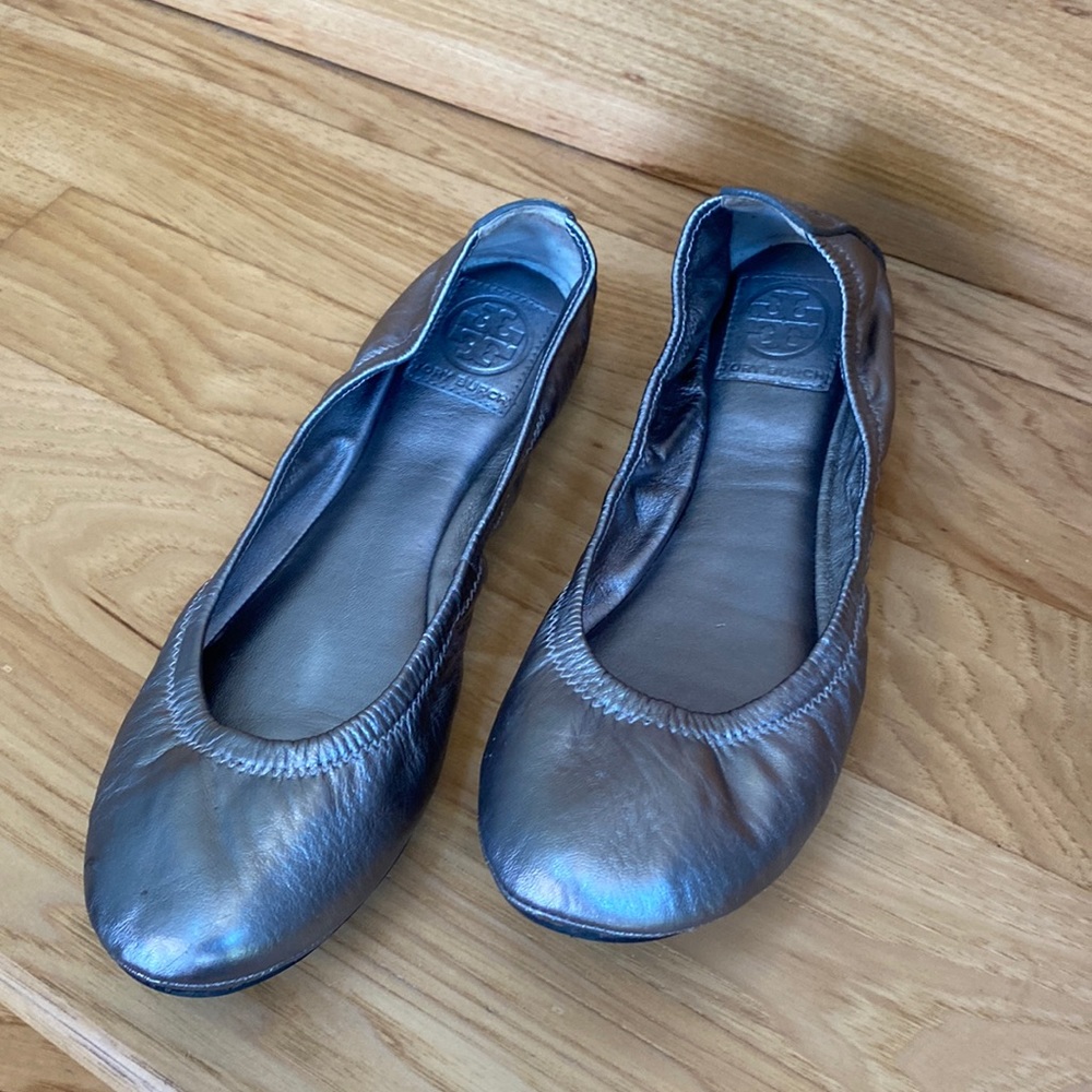 Tory Burch silver leather metallic ballet slipper